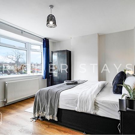 Watford Large 5Br Home - Contractors & Families Экстерьер фото