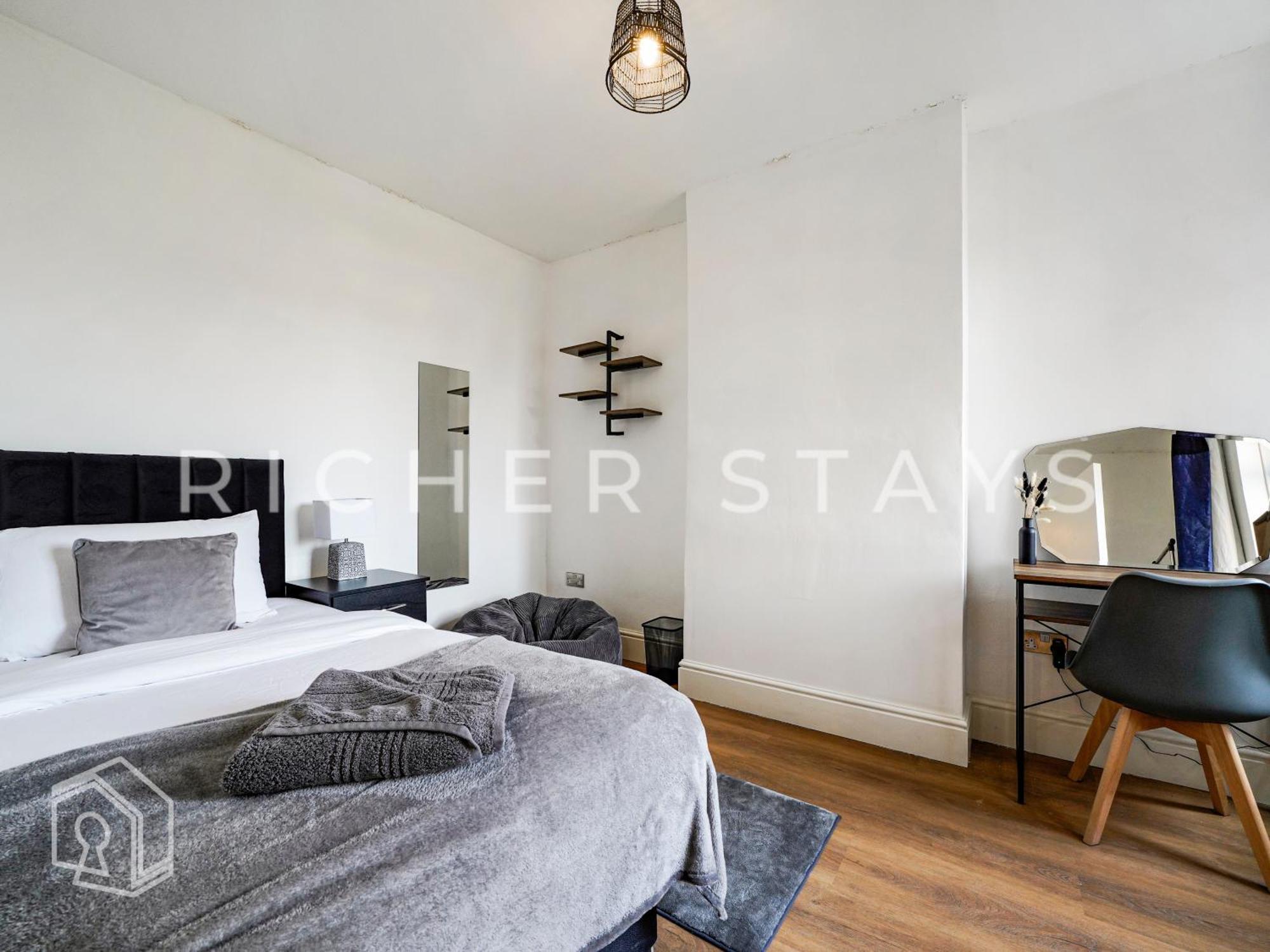 Watford Large 5Br Home - Contractors & Families Экстерьер фото