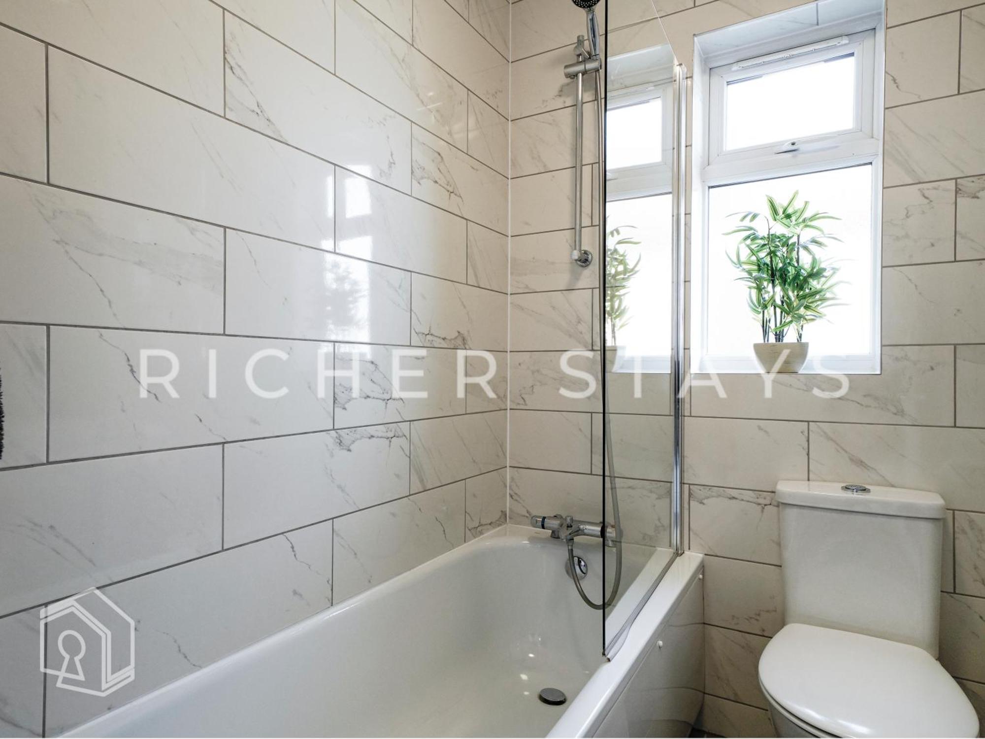 Watford Large 5Br Home - Contractors & Families Экстерьер фото