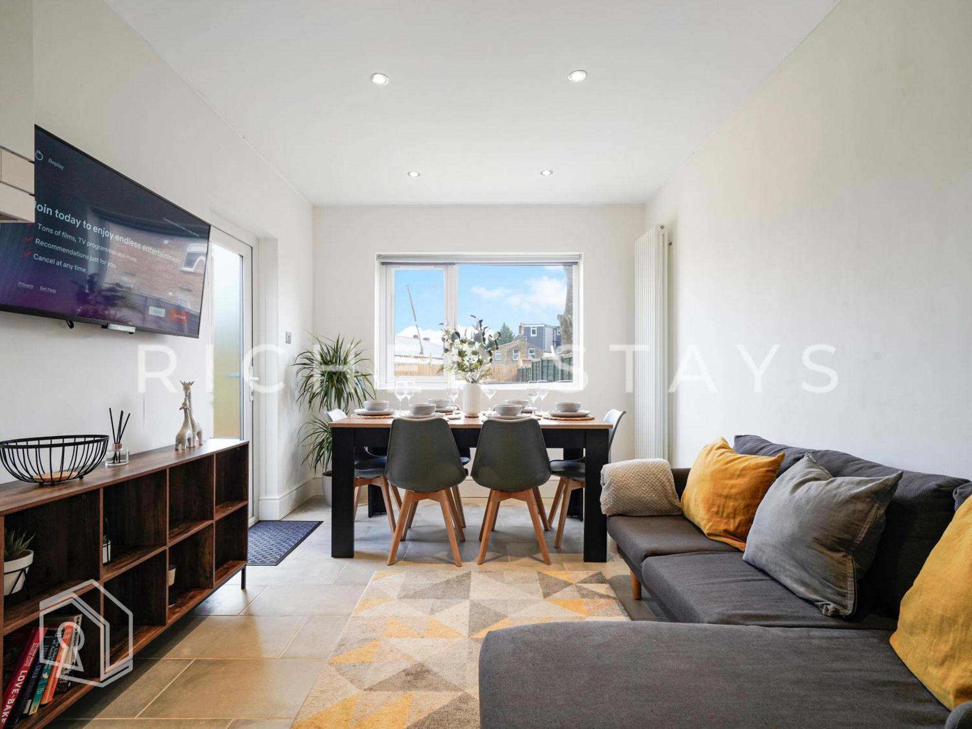 Watford Large 5Br Home - Contractors & Families Экстерьер фото