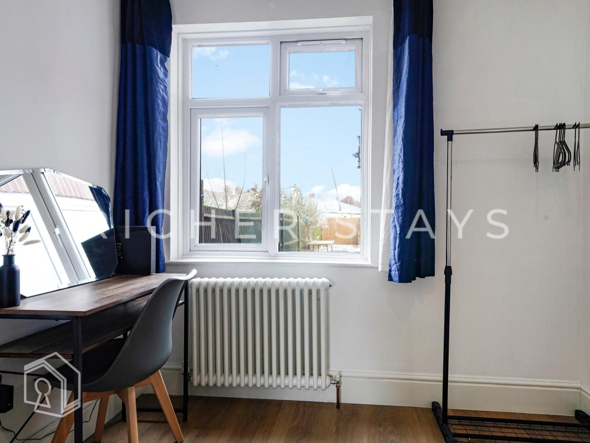 Watford Large 5Br Home - Contractors & Families Экстерьер фото